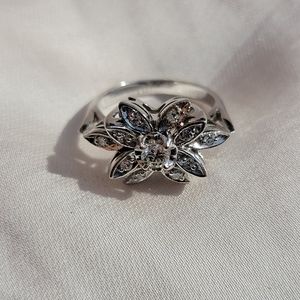 Vintage White Gold Flower Diamond Ring